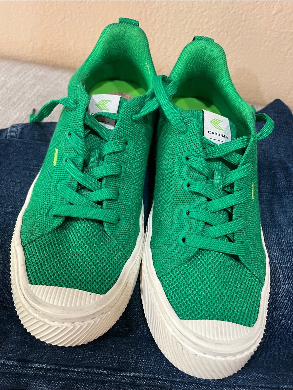 Cariuma Green Knit Men's Size 6.5 or Women size 8 Sneakers with Cream Soles